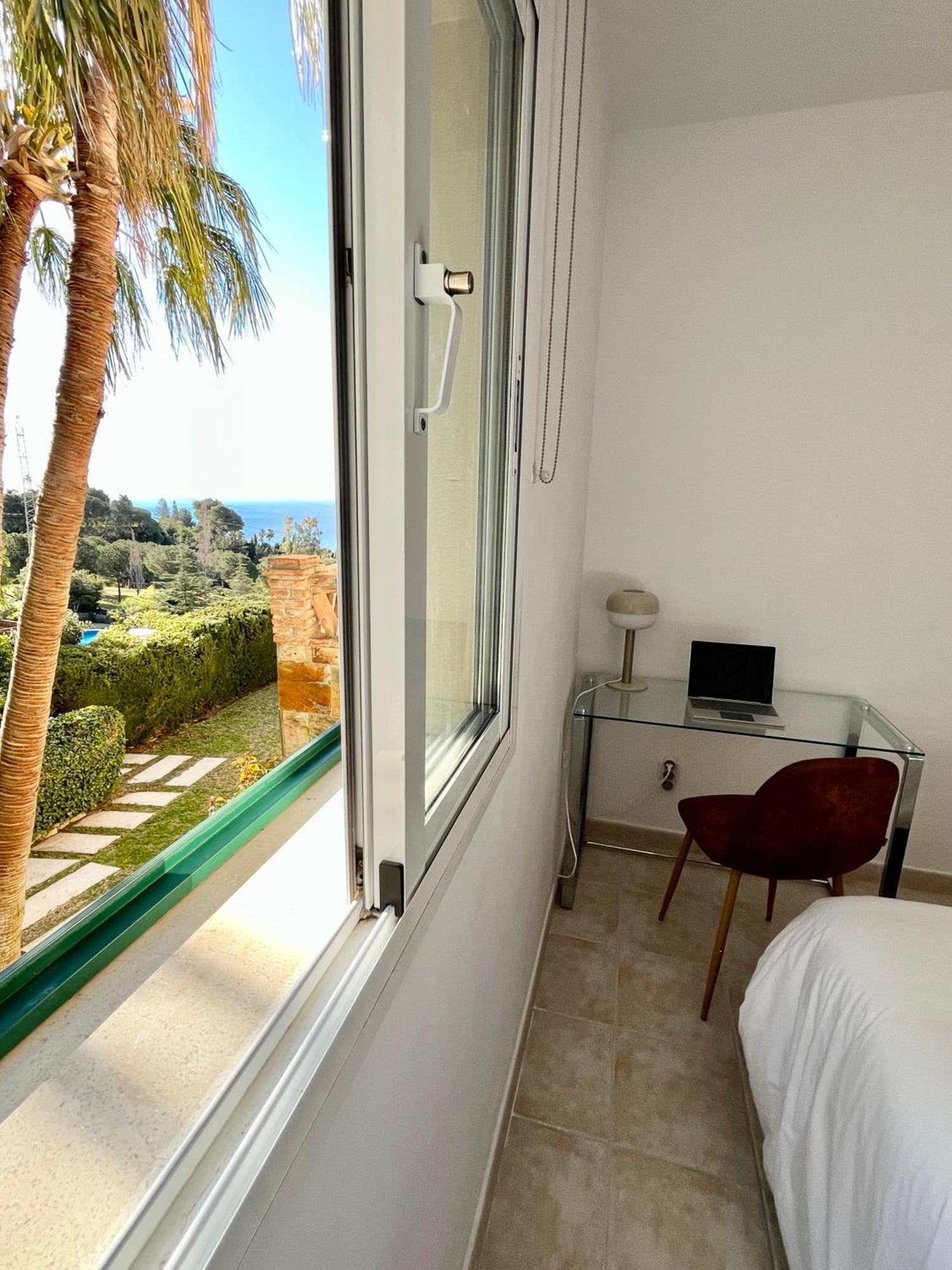 Alanzana Vista Al Mar Y Piscina Reserva Del Higueron Malaga Apartment *